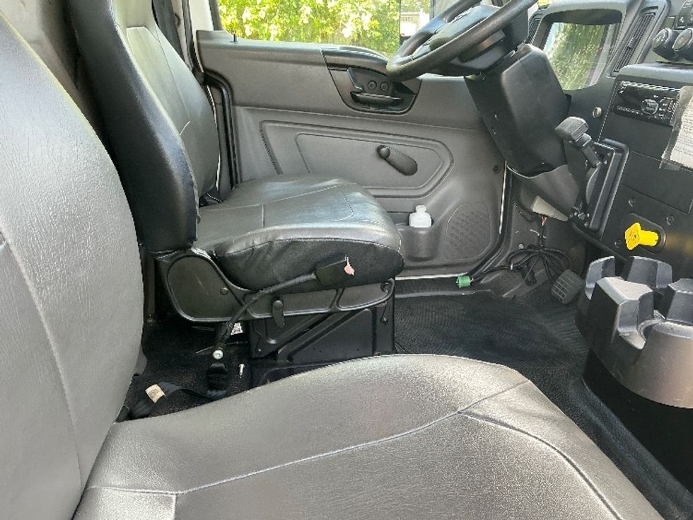 Medium Duty Box Truck-Light and Medium Duty Trucks-International-2020-MV607-Chicopee-MA-215,080\n\t\tmiles-$ 12,500 - Image 22