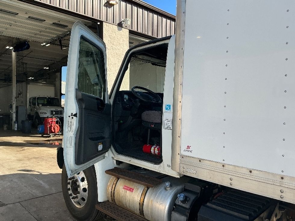 Medium Duty Box Truck-Light and Medium Duty Trucks-International-2020-MV607-Chicopee-MA-323,954\n\t\tmiles-$ 20,500 - Image 16