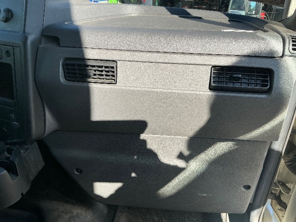 Medium Duty Box Truck-Light and Medium Duty Trucks-International-2020-MV607-Chicopee-MA-323,954\n\t\tmiles-$ 20,500 - Image 21