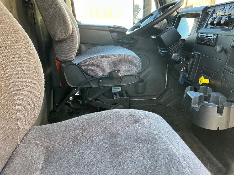 Medium Duty Box Truck-Light and Medium Duty Trucks-International-2020-MV607-Chicopee-MA-323,954\n\t\tmiles-$ 20,500 - Image 22