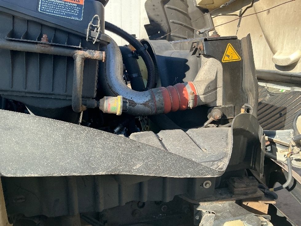 Medium Duty Box Truck-Light and Medium Duty Trucks-International-2020-MV607-Chicopee-MA-323,954\n\t\tmiles-$ 20,500 - Image 23