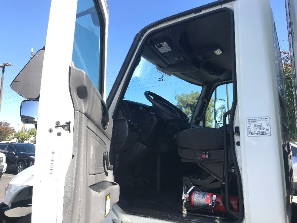 Medium Duty Box Truck-Light and Medium Duty Trucks-International-2020-MV607-Chino-CA-148,610\n\t\tmiles-$ 51,750 - Image 16