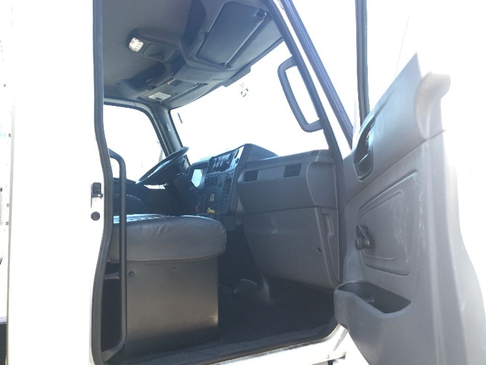 Medium Duty Box Truck-Light and Medium Duty Trucks-International-2020-MV607-Chino-CA-148,610\n\t\tmiles-$ 51,750 - Image 20
