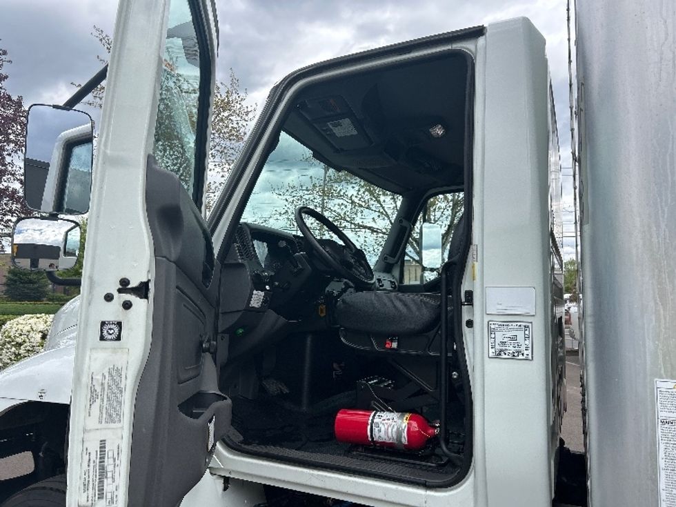Medium Duty Box Truck-Light and Medium Duty Trucks-International-2020-MV607-Clackamas-OR-112,831\n\t\tmiles-$ 54,250 - Image 16