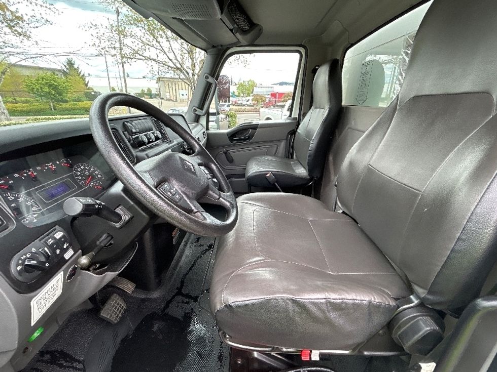 Medium Duty Box Truck-Light and Medium Duty Trucks-International-2020-MV607-Clackamas-OR-112,831\n\t\tmiles-$ 54,250 - Image 17
