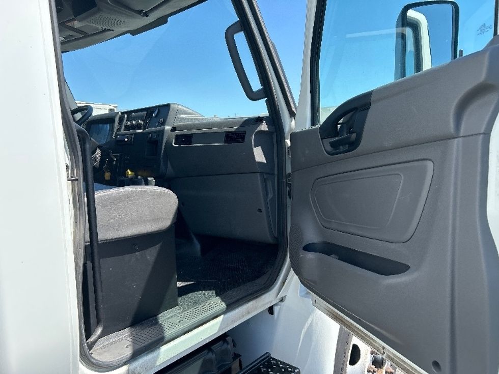 Medium Duty Box Truck-Light and Medium Duty Trucks-International-2020-MV607-Clackamas-OR-151,289\n\t\tmiles-$ 53,000 - Image 20