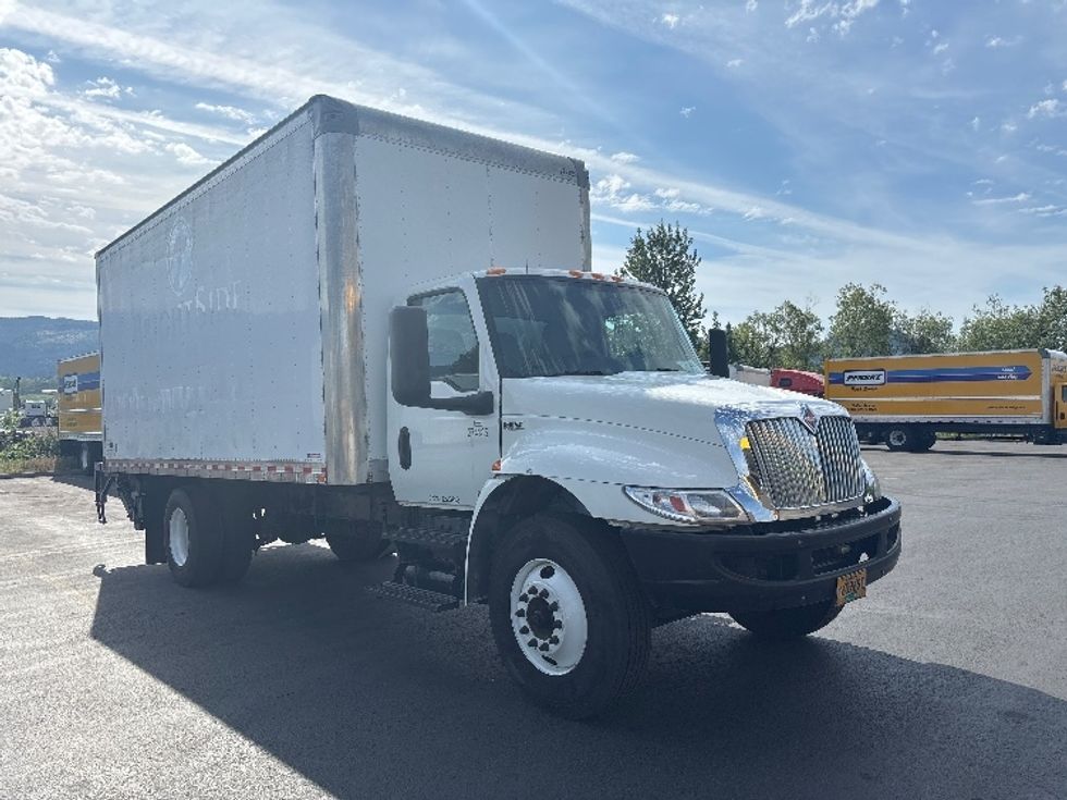 Medium Duty Box Truck-Light and Medium Duty Trucks-International-2020-MV607-Clackamas-OR-168,675\n\t\tmiles-$ 39,250 - Image 1