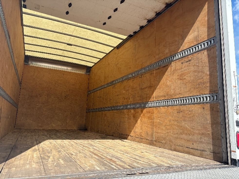 Medium Duty Box Truck-Light and Medium Duty Trucks-International-2020-MV607-Clackamas-OR-168,675\n\t\tmiles-$ 39,250 - Image 12