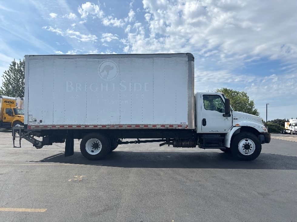 Medium Duty Box Truck-Light and Medium Duty Trucks-International-2020-MV607-Clackamas-OR-168,675\n\t\tmiles-$ 39,250 - Image 15