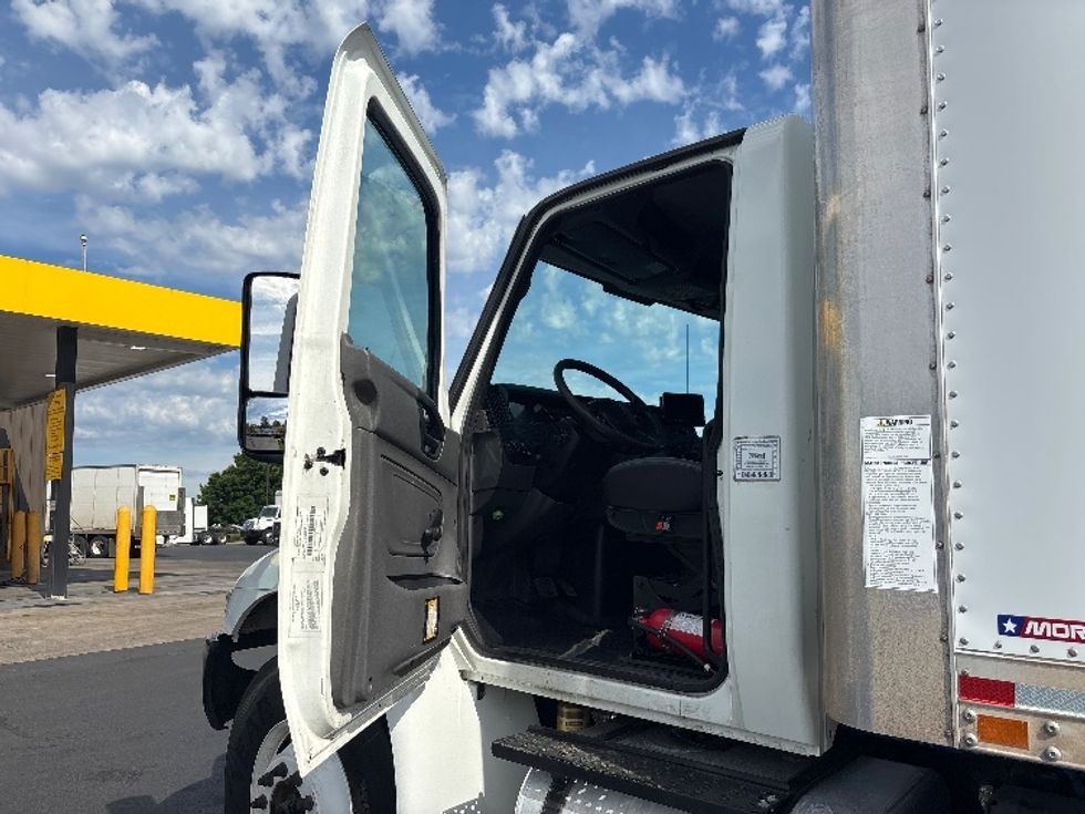 Medium Duty Box Truck-Light and Medium Duty Trucks-International-2020-MV607-Clackamas-OR-168,675\n\t\tmiles-$ 39,250 - Image 16