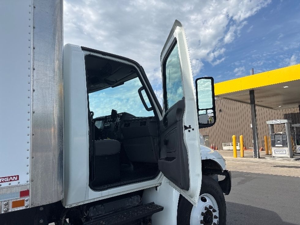 Medium Duty Box Truck-Light and Medium Duty Trucks-International-2020-MV607-Clackamas-OR-168,675\n\t\tmiles-$ 39,250 - Image 18