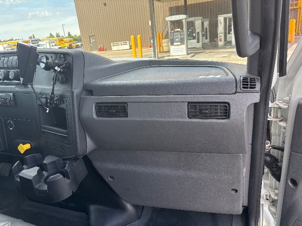 Medium Duty Box Truck-Light and Medium Duty Trucks-International-2020-MV607-Clackamas-OR-168,675\n\t\tmiles-$ 39,250 - Image 19