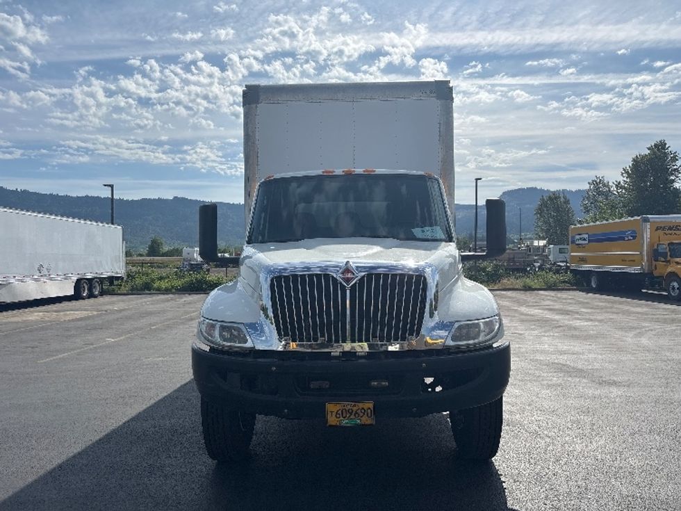 Medium Duty Box Truck-Light and Medium Duty Trucks-International-2020-MV607-Clackamas-OR-168,675\n\t\tmiles-$ 39,250 - Image 2