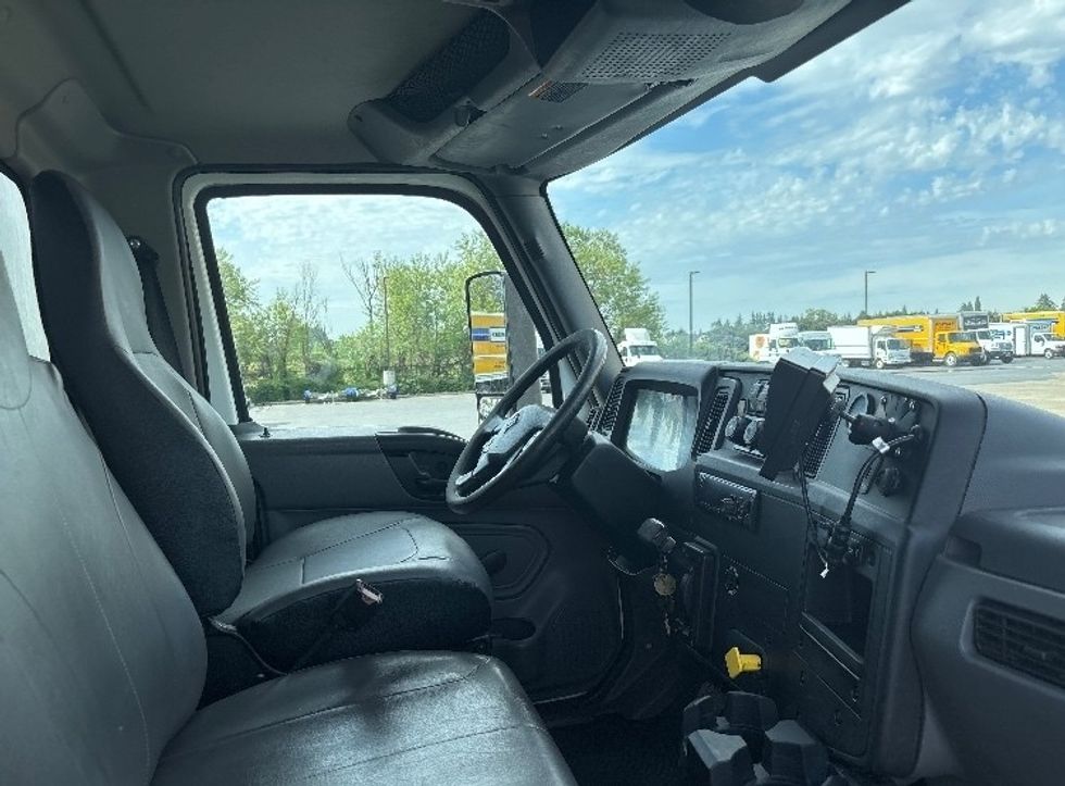 Medium Duty Box Truck-Light and Medium Duty Trucks-International-2020-MV607-Clackamas-OR-168,675\n\t\tmiles-$ 39,250 - Image 20