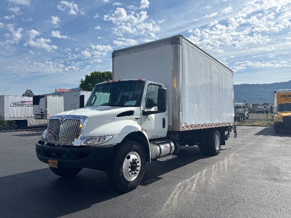 Medium Duty Box Truck-Light and Medium Duty Trucks-International-2020-MV607-Clackamas-OR-168,675\n\t\tmiles-$ 39,250 - Image 3
