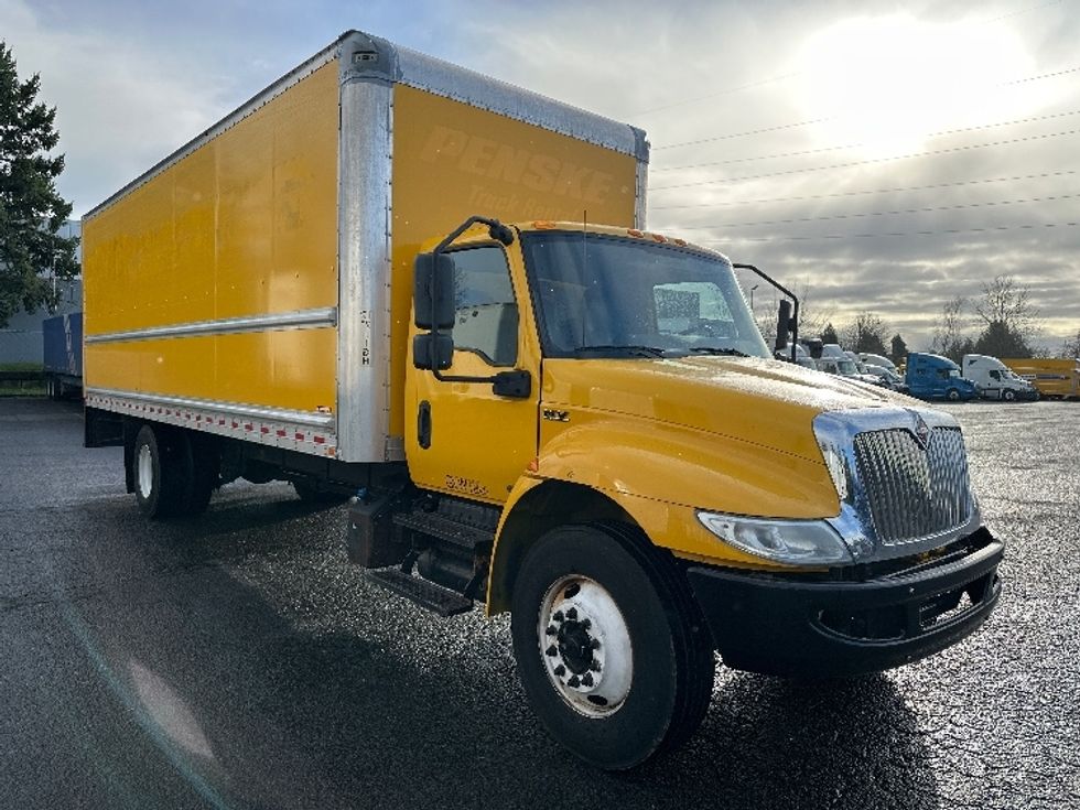 Medium Duty Box Truck-Light and Medium Duty Trucks-International-2020-MV607-Clackamas-OR-200,632\n\t\tmiles-$ 39,000 - Image 1