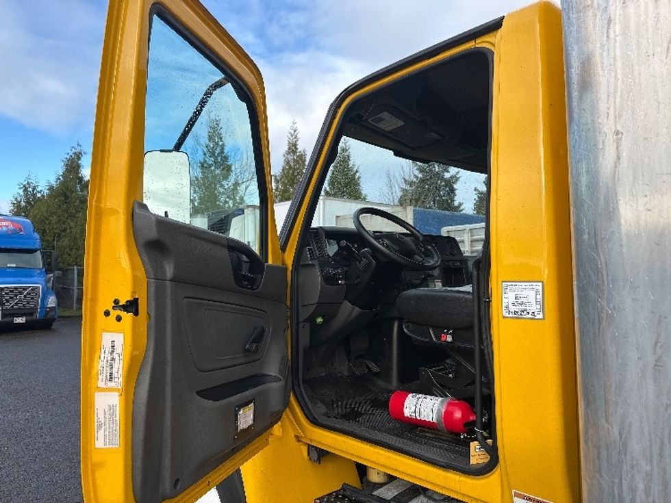 Medium Duty Box Truck-Light and Medium Duty Trucks-International-2020-MV607-Clackamas-OR-200,632\n\t\tmiles-$ 39,000 - Image 15
