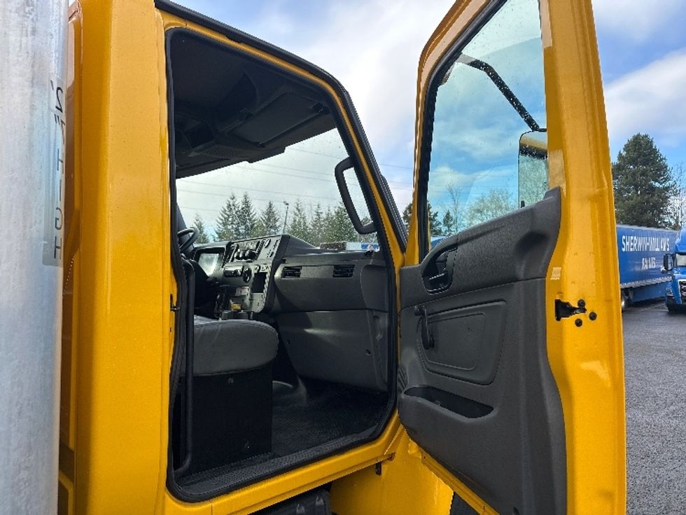 Medium Duty Box Truck-Light and Medium Duty Trucks-International-2020-MV607-Clackamas-OR-200,632\n\t\tmiles-$ 39,000 - Image 19