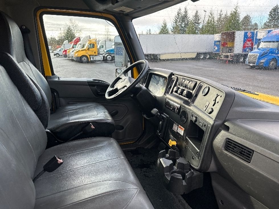 Medium Duty Box Truck-Light and Medium Duty Trucks-International-2020-MV607-Clackamas-OR-200,632\n\t\tmiles-$ 39,000 - Image 21