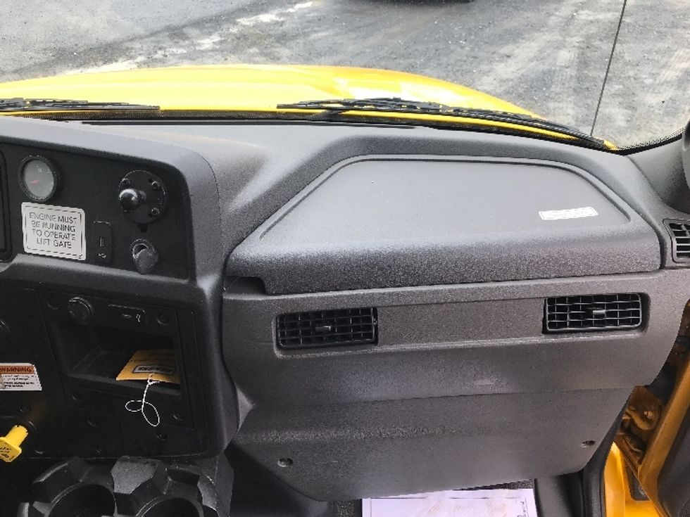 Medium Duty Box Truck-Light and Medium Duty Trucks-International-2020-MV607-Cleona-PA-192,638\n\t\tmiles-$ 43,250 - Image 21