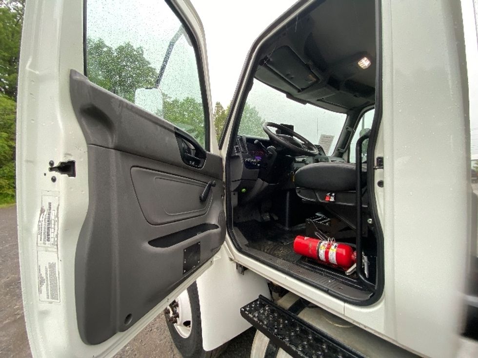 Medium Duty Box Truck-Light and Medium Duty Trucks-International-2020-MV607-Cleveland-TN-298,181\n\t\tmiles-$ 25,500 - Image 16