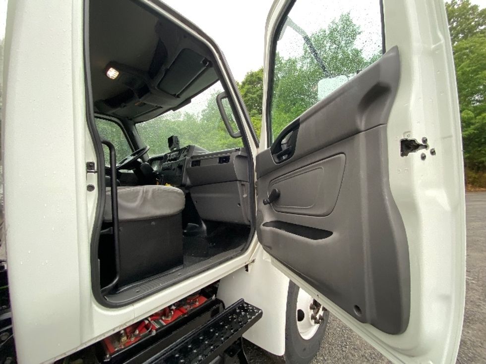 Medium Duty Box Truck-Light and Medium Duty Trucks-International-2020-MV607-Cleveland-TN-298,181\n\t\tmiles-$ 25,500 - Image 20