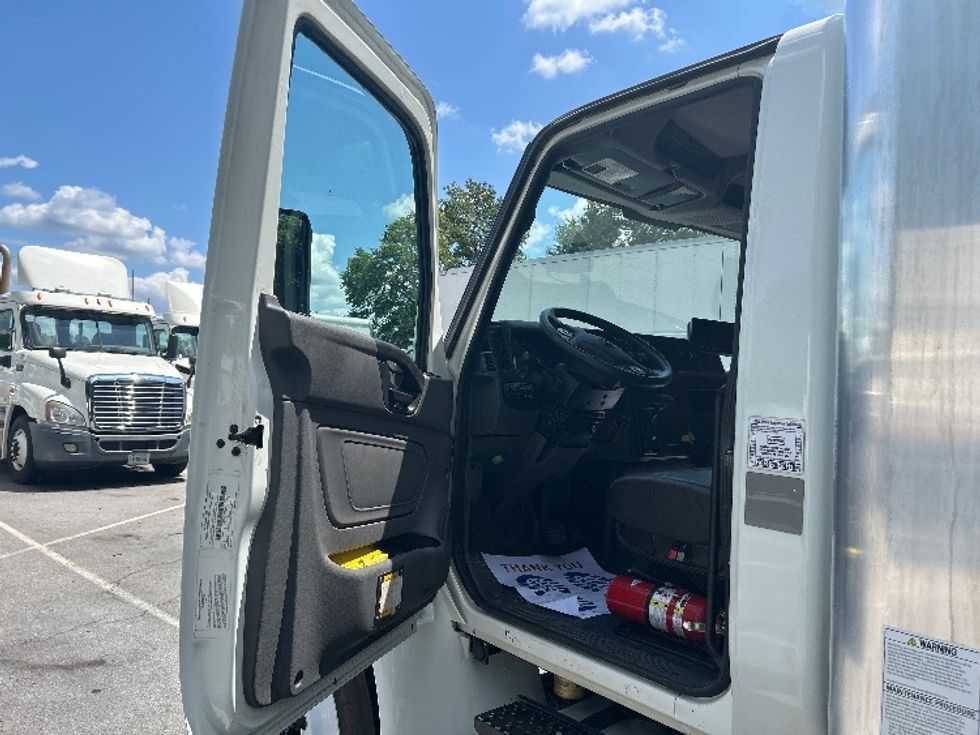 Medium Duty Box Truck-Light and Medium Duty Trucks-International-2020-MV607-Cleveland-TN-76,536\n\t\tmiles-$ 62,500 - Image 16