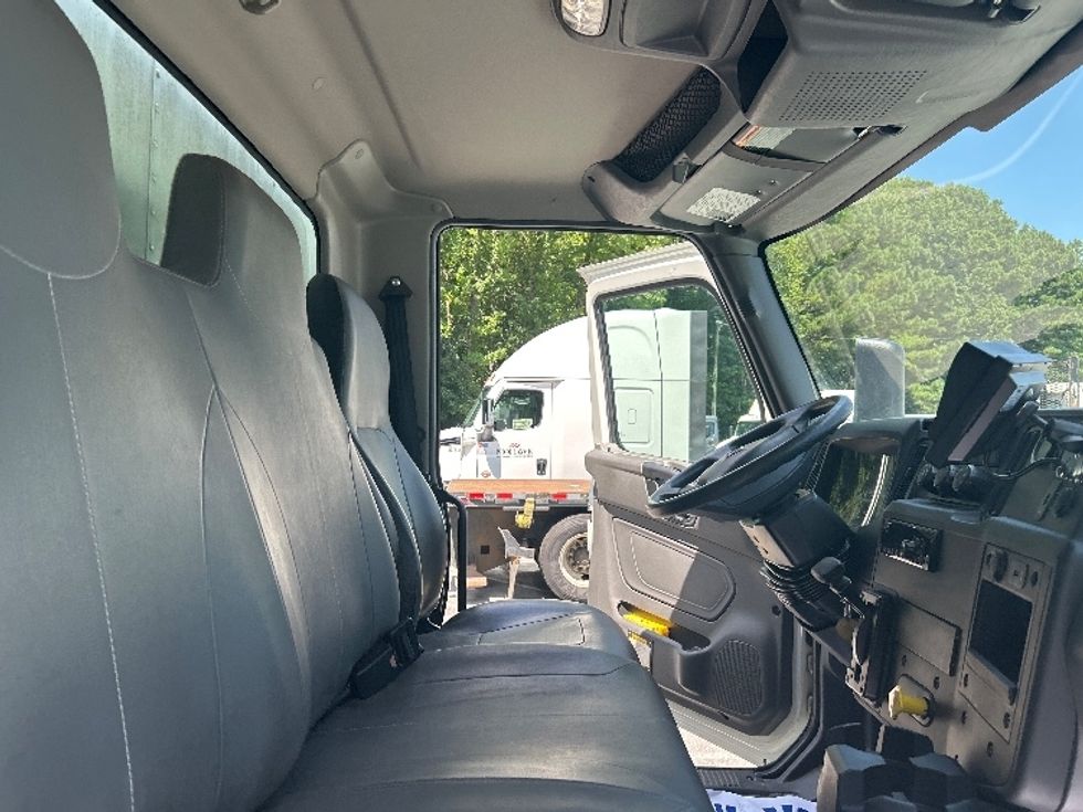Medium Duty Box Truck-Light and Medium Duty Trucks-International-2020-MV607-Cleveland-TN-76,536\n\t\tmiles-$ 62,500 - Image 22
