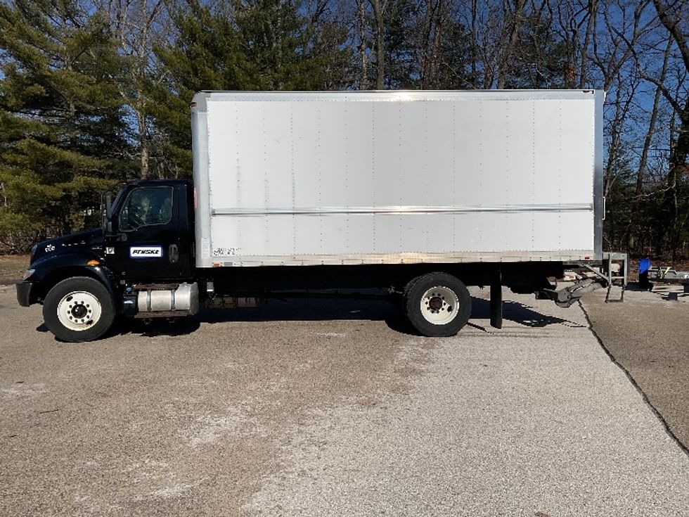 Medium Duty Box Truck-Light and Medium Duty Trucks-International-2020-MV607-Comstock Park-MI-133,565\n\t\tmiles-$ 45,000 - Image 4
