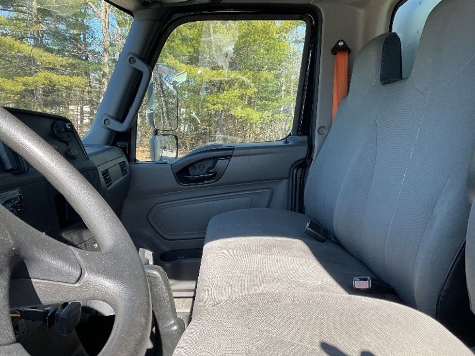 Medium Duty Box Truck-Light and Medium Duty Trucks-International-2020-MV607-Comstock Park-MI-133,565\n\t\tmiles-$ 45,000 - Image 19
