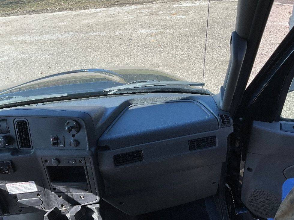Medium Duty Box Truck-Light and Medium Duty Trucks-International-2020-MV607-Comstock Park-MI-133,565\n\t\tmiles-$ 45,000 - Image 21