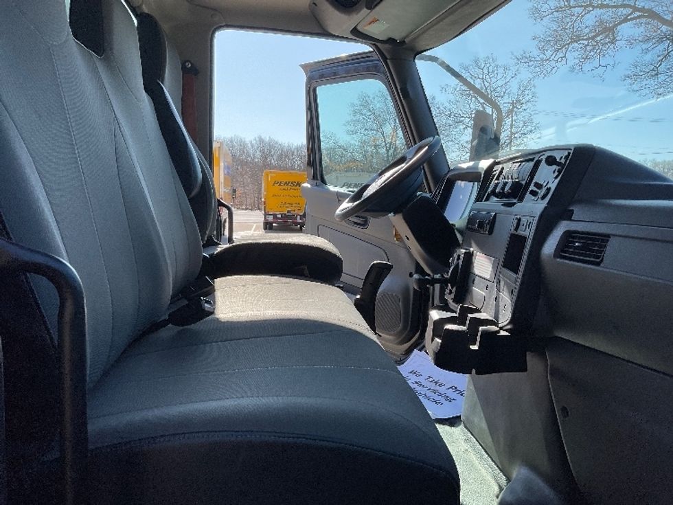 Medium Duty Box Truck-Light and Medium Duty Trucks-International-2020-MV607-Comstock Park-MI-133,565\n\t\tmiles-$ 45,000 - Image 22