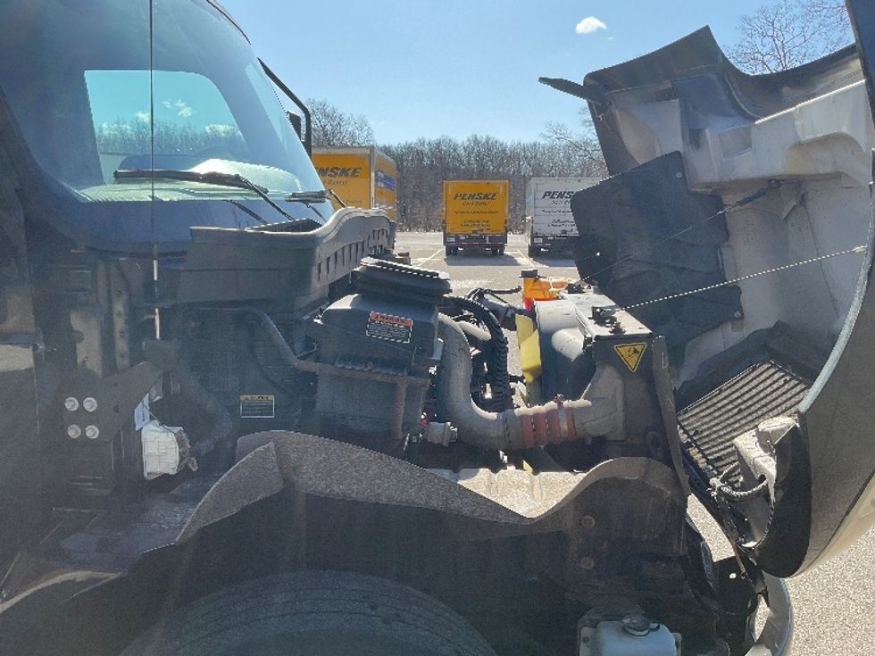 Medium Duty Box Truck-Light and Medium Duty Trucks-International-2020-MV607-Comstock Park-MI-133,565\n\t\tmiles-$ 45,000 - Image 23