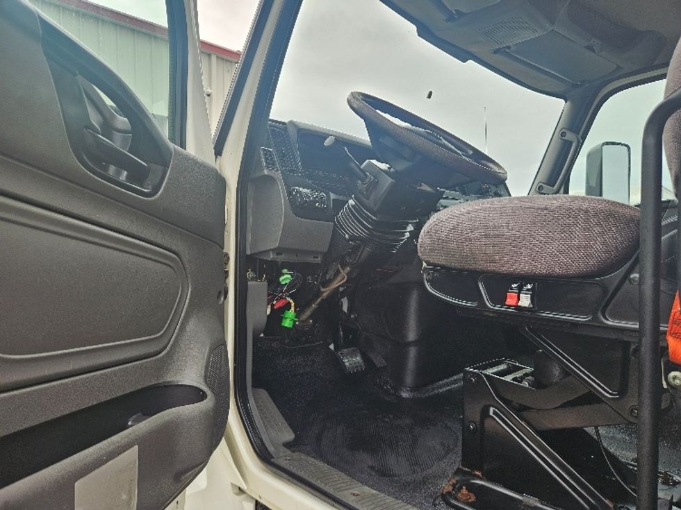 Medium Duty Box Truck-Light and Medium Duty Trucks-International-2020-MV607-Comstock Park-MI-257,425\n\t\tmiles-$ 38,750 - Image 16