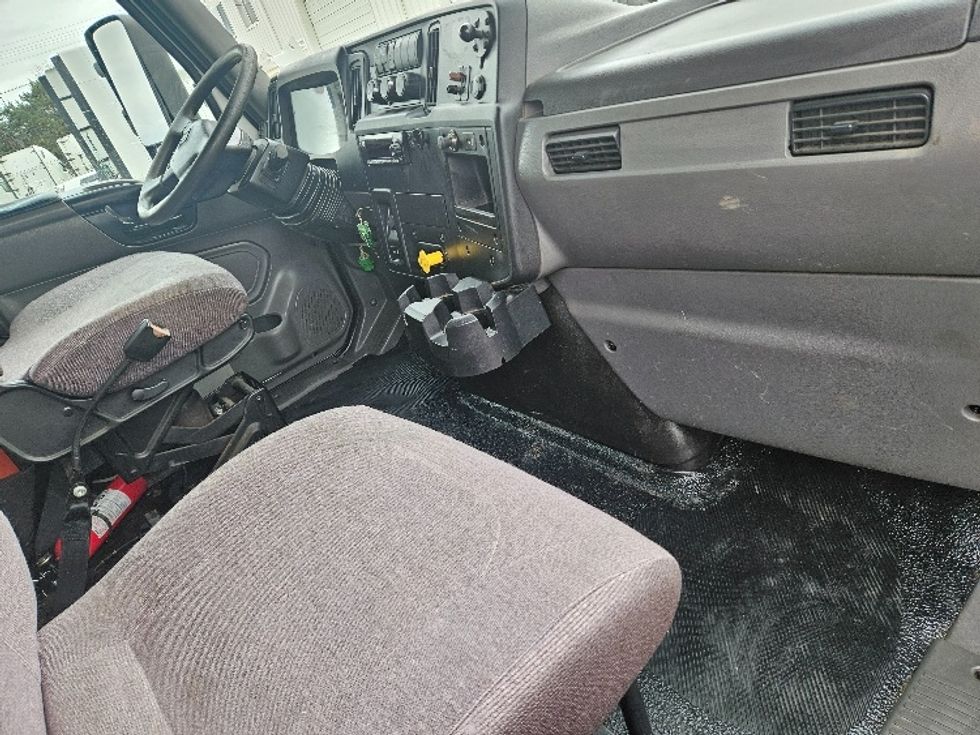 Medium Duty Box Truck-Light and Medium Duty Trucks-International-2020-MV607-Comstock Park-MI-257,425\n\t\tmiles-$ 38,750 - Image 22