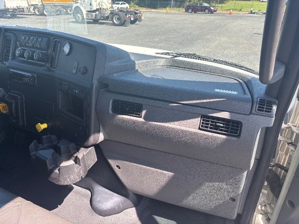 Medium Duty Box Truck-Light and Medium Duty Trucks-International-2020-MV607-Concord-NC-24,550\n\t\tmiles-$ 70,000 - Image 20