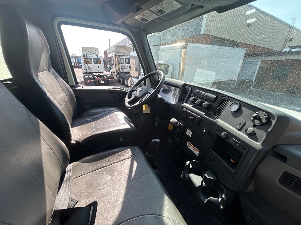 Medium Duty Box Truck-Light and Medium Duty Trucks-International-2020-MV607-Concord-ON-249,639\n\t\tkm-$ 48,250 - Image 20