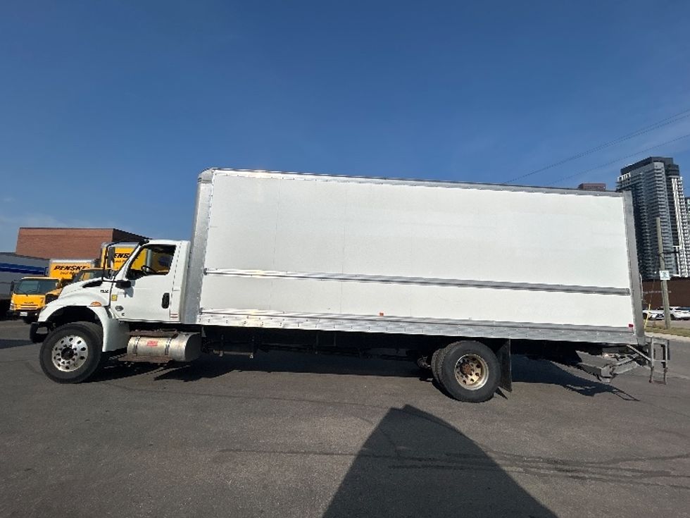 Medium Duty Box Truck-Light and Medium Duty Trucks-International-2020-MV607-Concord-ON-249,639\n\t\tkm-$ 48,250 - Image 4