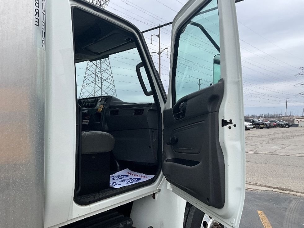 Medium Duty Box Truck-Light and Medium Duty Trucks-International-2020-MV607-Concord-ON-274,044\n\t\tkm-$ 52,750 - Image 20