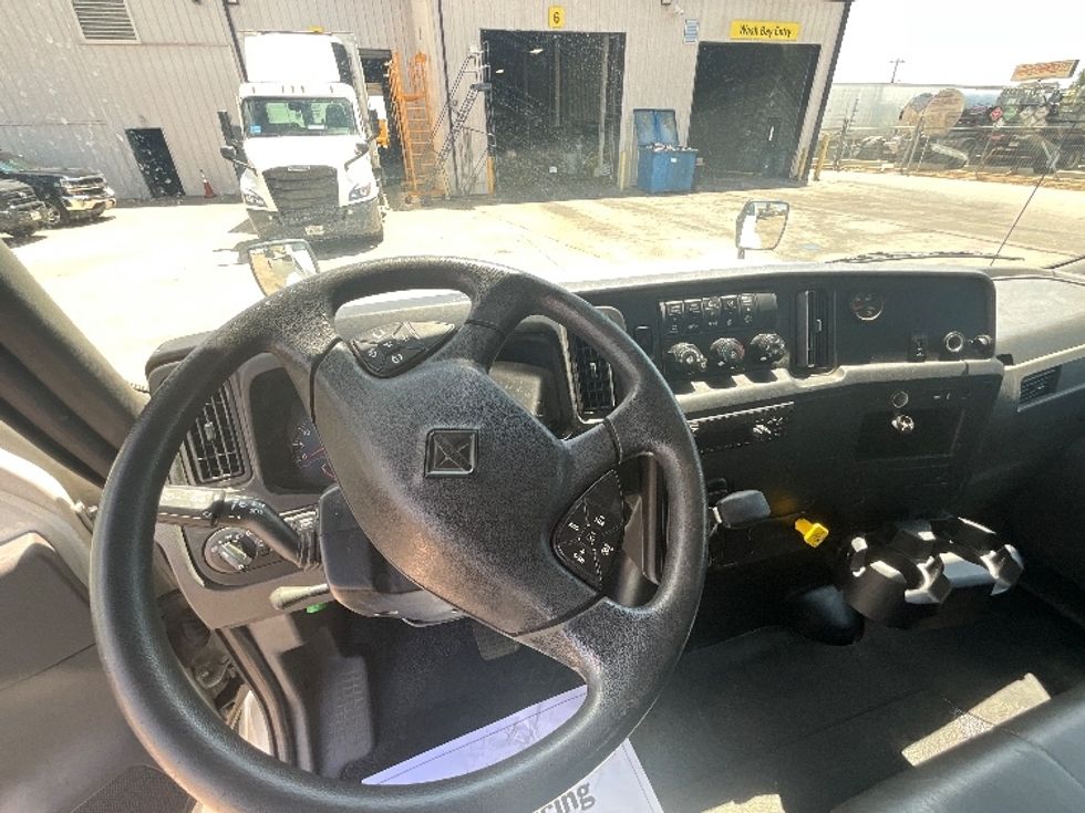 Medium Duty Box Truck-Light and Medium Duty Trucks-International-2020-MV607-Dallas-TX-129,090\n\t\tmiles-$ 68,500 - Image 18