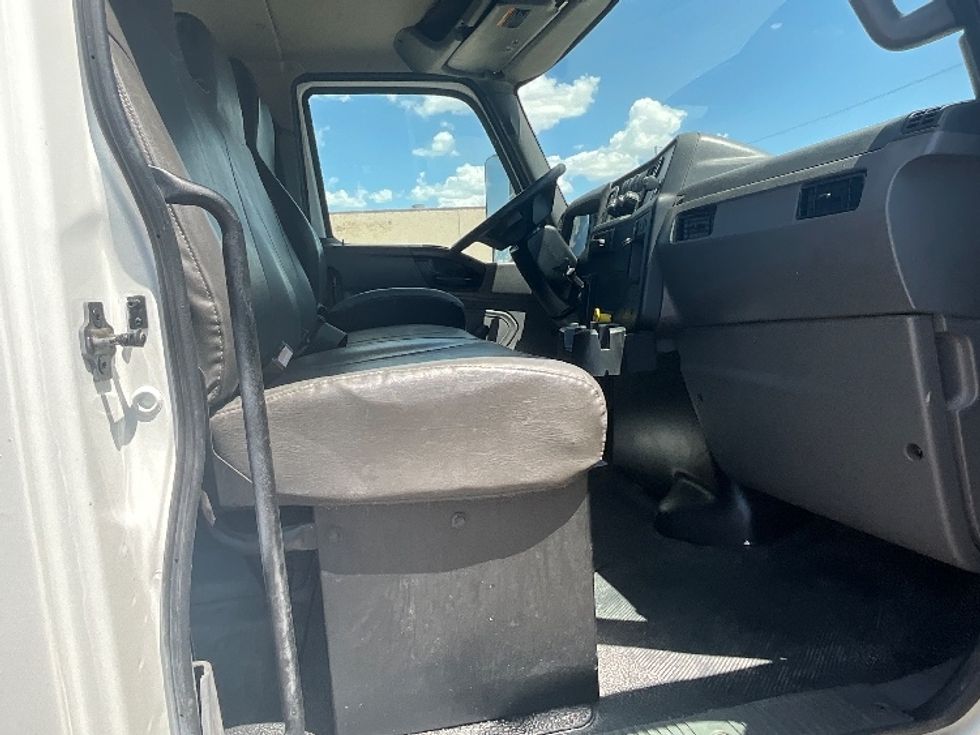 Medium Duty Box Truck-Light and Medium Duty Trucks-International-2020-MV607-Dallas-TX-129,090\n\t\tmiles-$ 68,500 - Image 20