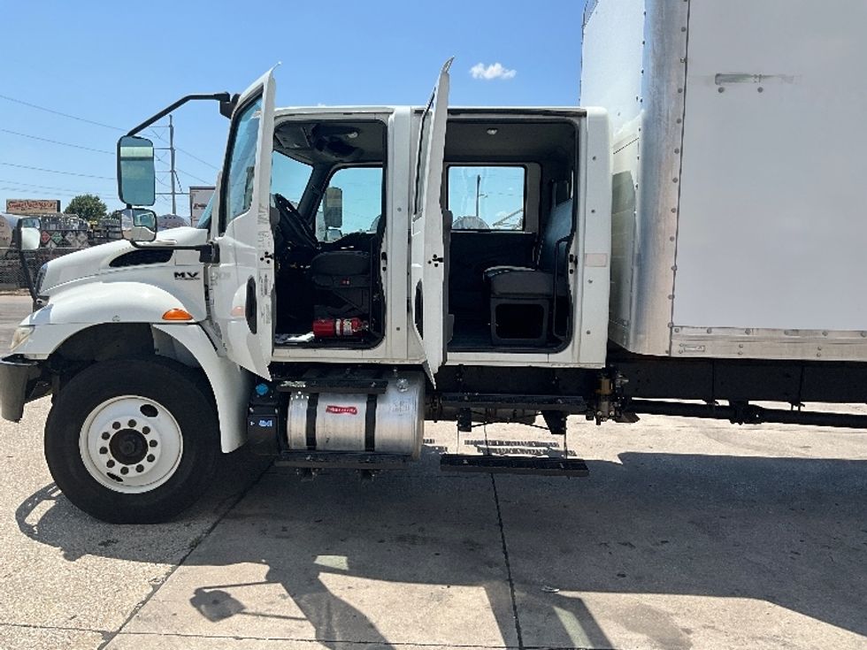 Medium Duty Box Truck-Light and Medium Duty Trucks-International-2020-MV607-Dallas-TX-129,090\n\t\tmiles-$ 68,500 - Image 28