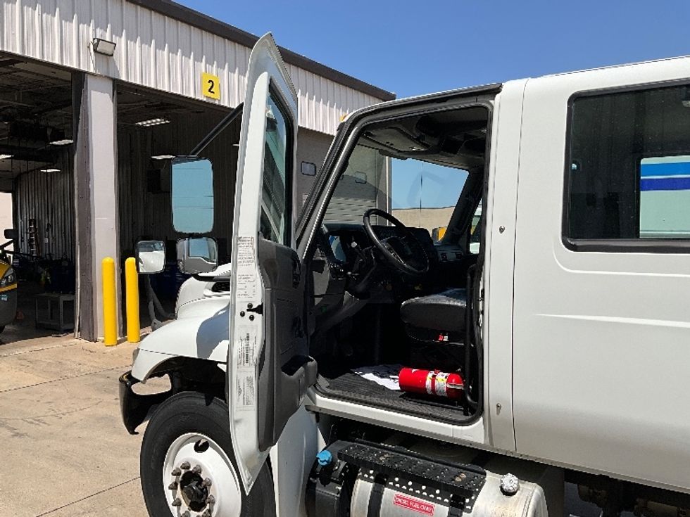 Medium Duty Box Truck-Light and Medium Duty Trucks-International-2020-MV607-Dallas-TX-145,038\n\t\tmiles-$ 65,500 - Image 16