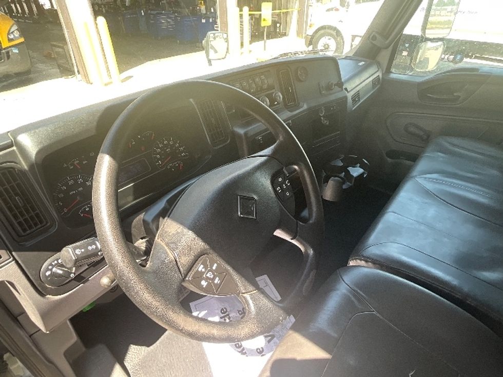 Medium Duty Box Truck-Light and Medium Duty Trucks-International-2020-MV607-Dallas-TX-145,038\n\t\tmiles-$ 65,500 - Image 17