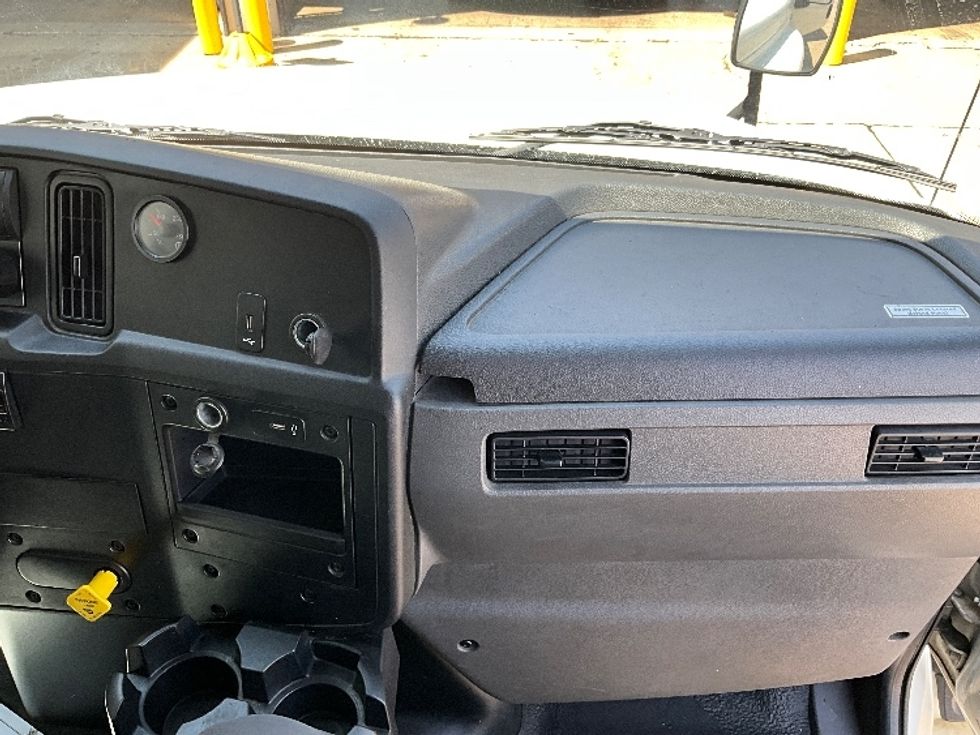 Medium Duty Box Truck-Light and Medium Duty Trucks-International-2020-MV607-Dallas-TX-145,038\n\t\tmiles-$ 65,500 - Image 21