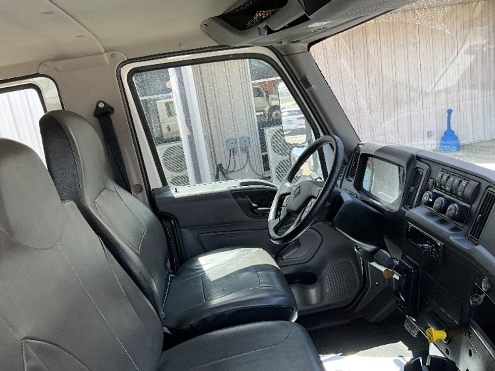 Medium Duty Box Truck-Light and Medium Duty Trucks-International-2020-MV607-Dallas-TX-145,038\n\t\tmiles-$ 65,500 - Image 22