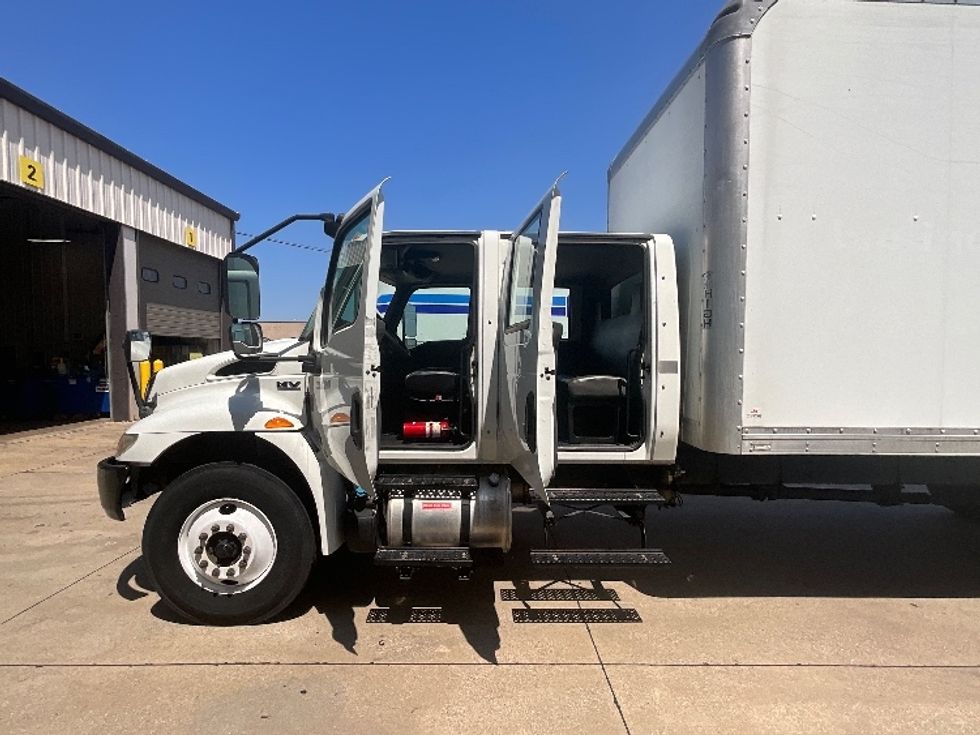 Medium Duty Box Truck-Light and Medium Duty Trucks-International-2020-MV607-Dallas-TX-145,038\n\t\tmiles-$ 65,500 - Image 25