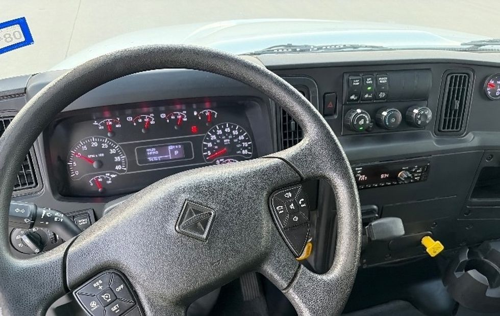 Medium Duty Box Truck-Light and Medium Duty Trucks-International-2020-MV607-Dallas-TX-149,190\n\t\tmiles-$ 50,500 - Image 17