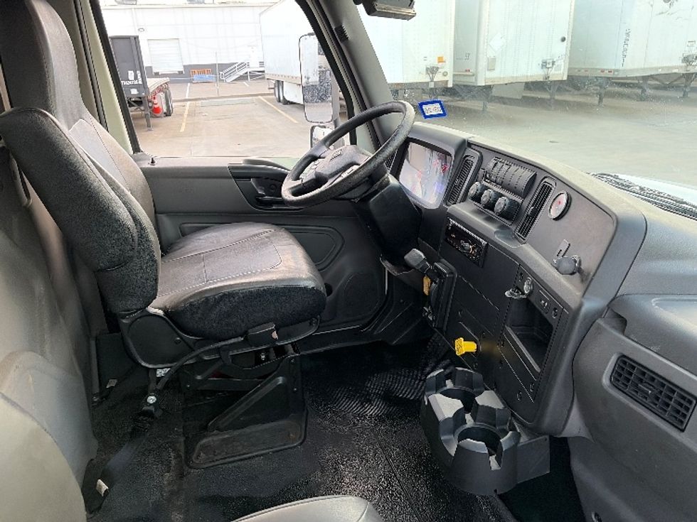 Medium Duty Box Truck-Light and Medium Duty Trucks-International-2020-MV607-Dallas-TX-149,190\n\t\tmiles-$ 50,500 - Image 22