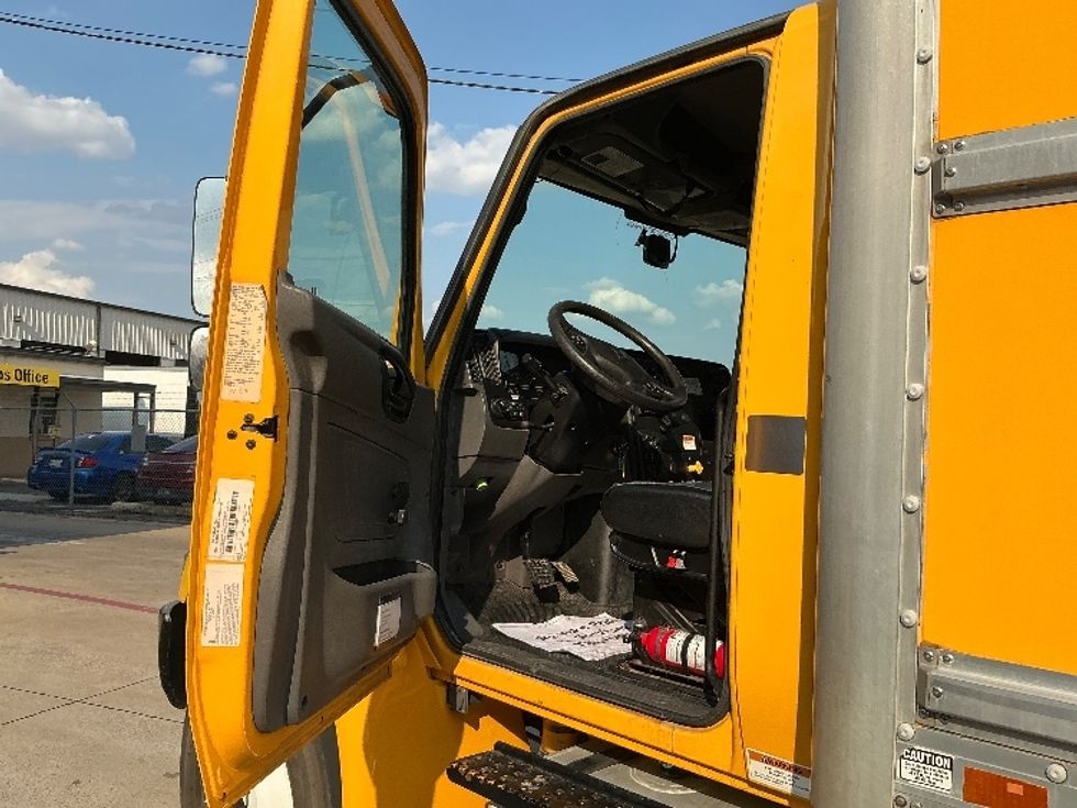 Medium Duty Box Truck-Light and Medium Duty Trucks-International-2020-MV607-Dallas-TX-152,719\n\t\tmiles-$ 53,000 - Image 16